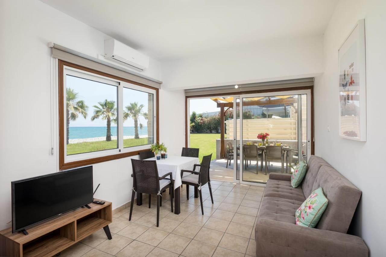 Pebble Beach Apartment Voroklini Exteriör bild